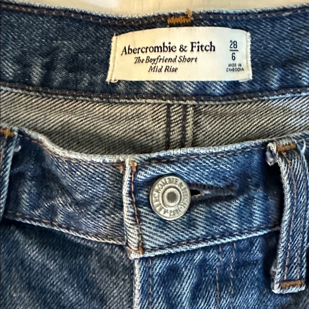 Abercrombie boyfriend mid rise denim jean shorts - women’s size 6 - Picture 2 of 4